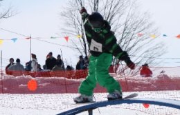 snowboarder-rainbow-rail